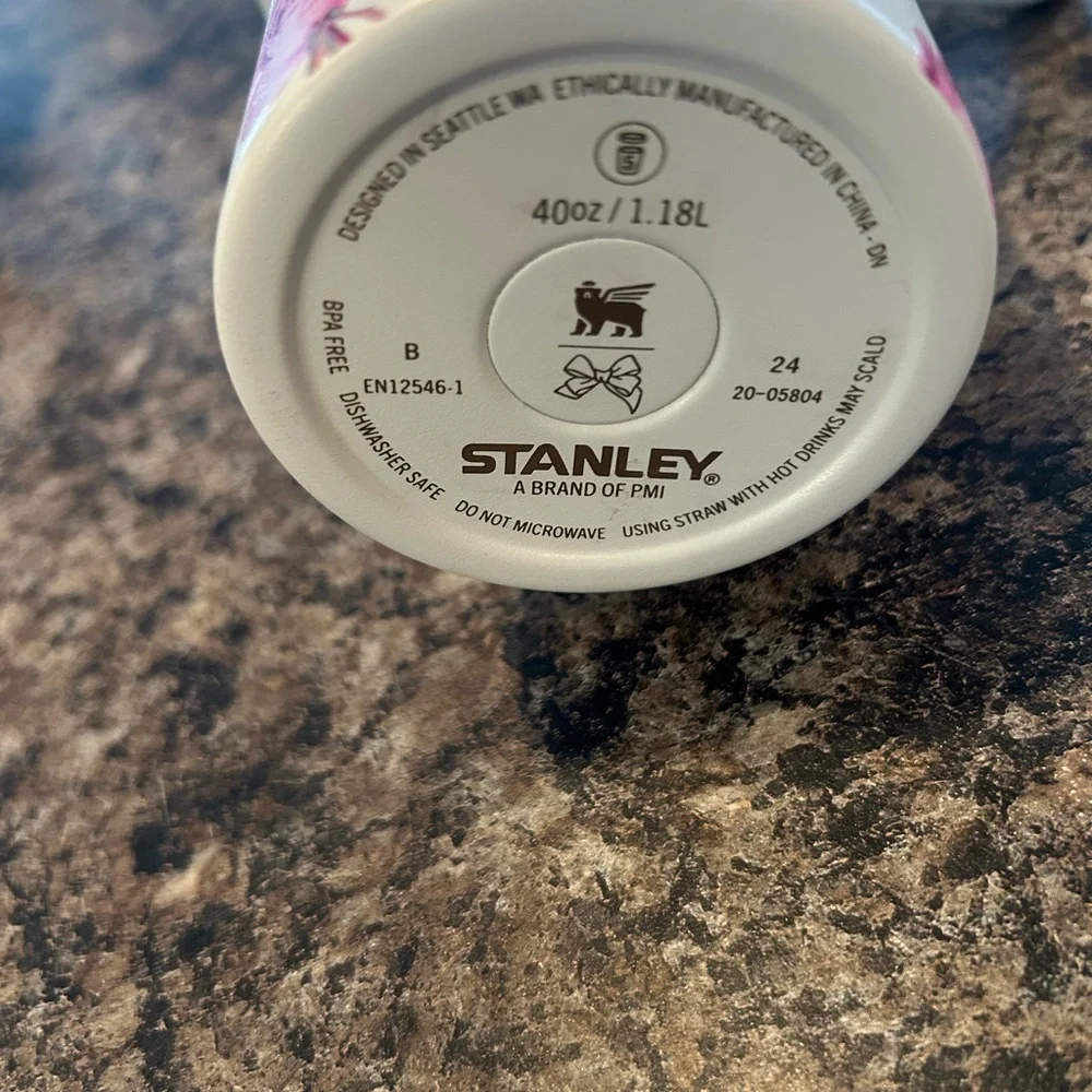 Stanley Love Shack Fancy 40 oz. Ribbon Rosa - Picture 3 of 4